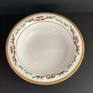 Winter Garland Royal Heritage Collection Large Serving Bowl Christmas Dinnerware